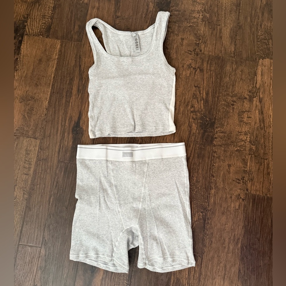 Skims boxer and tank set. Medium